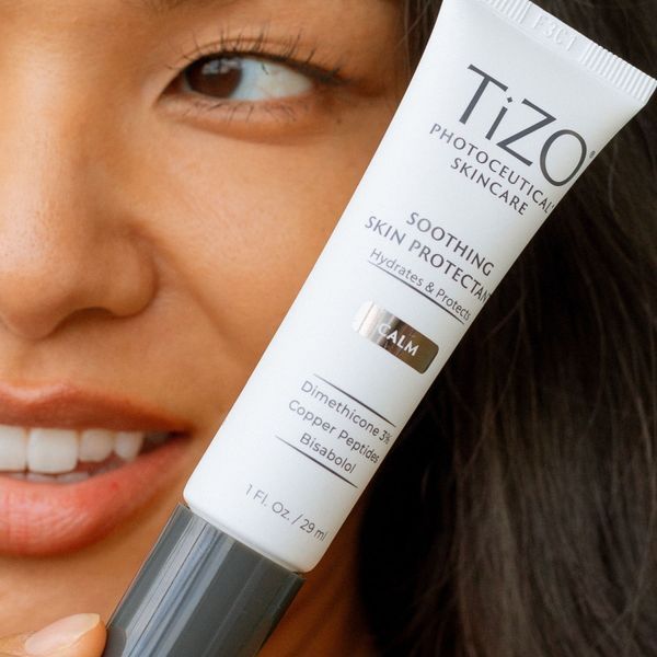 TiZO Крем зволожуючий для вирівнювання кольору обличчя Complexion Brightener, 29 ml 117 фото